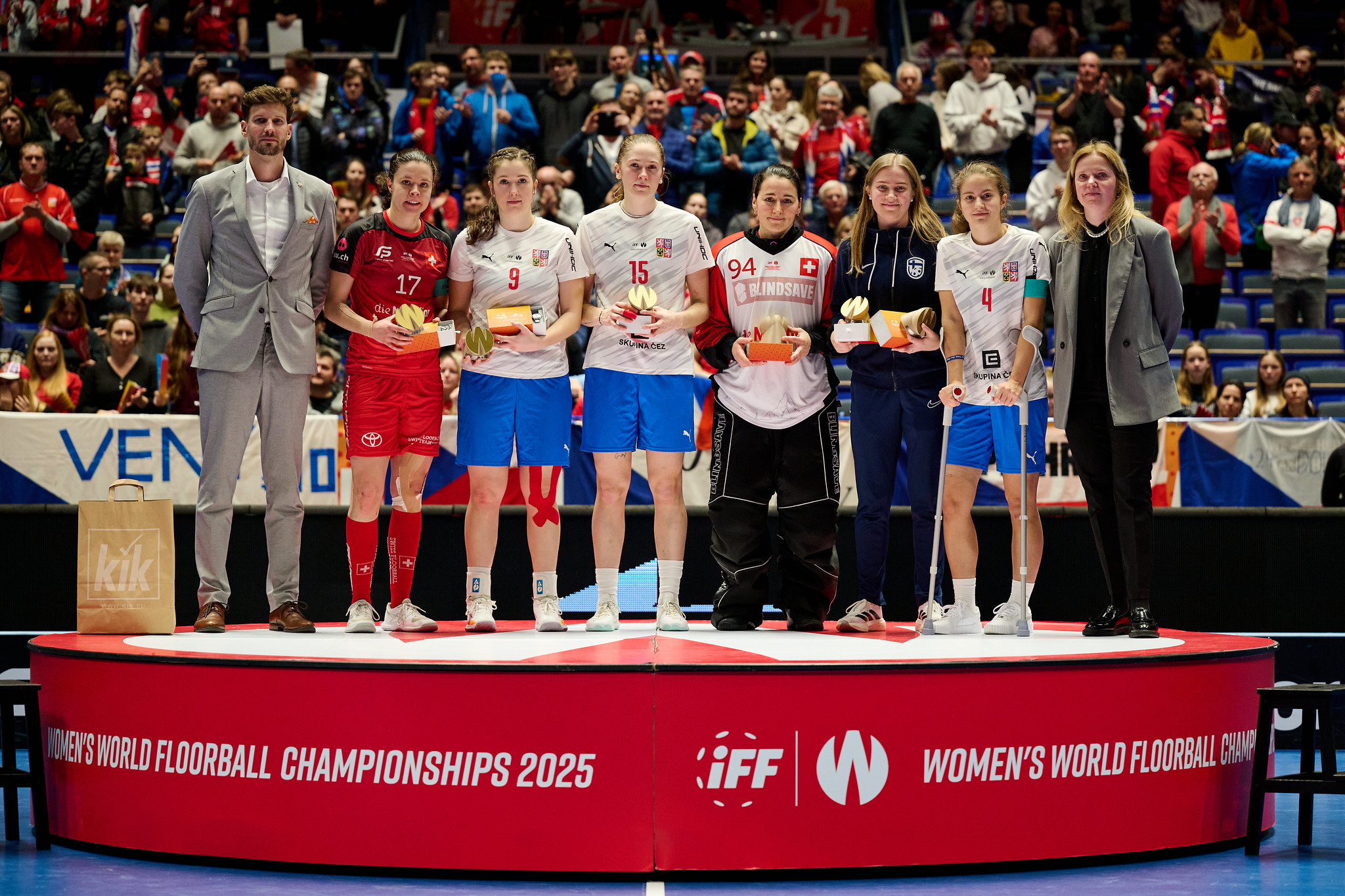 The current image has no alternative text. The file name is: wfc-2025-all-star-team-photo-by-barbora-reichova